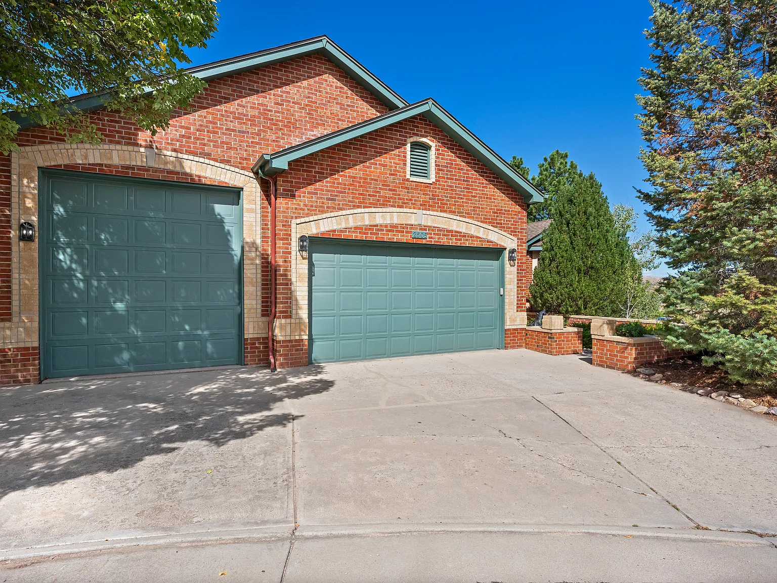 5 bed, 3.5 bath, 4079 sqft, $4,250 — Photo 3