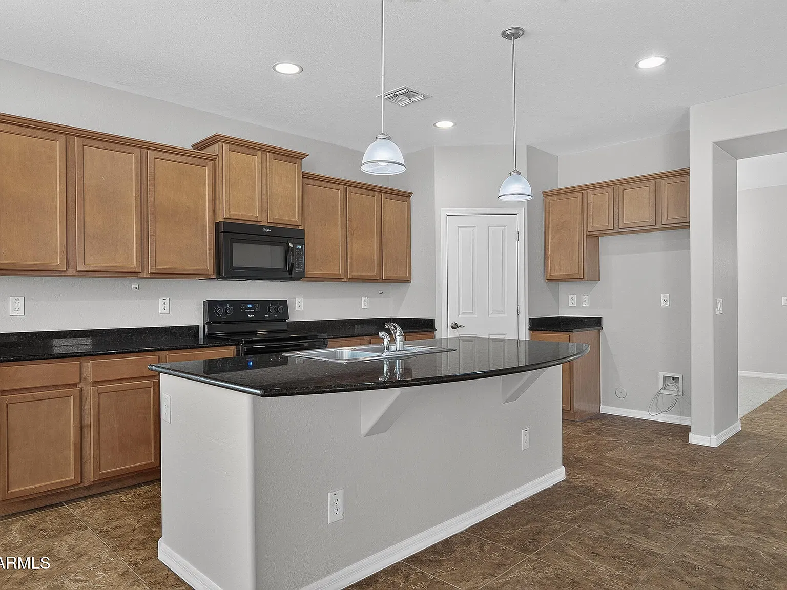 4 bed, 3.5 bath, 3305 sqft, $2,595 — Photo 1