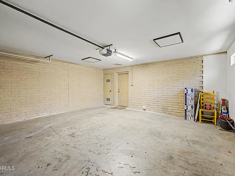 29 E Foothill Dr — Photo 23