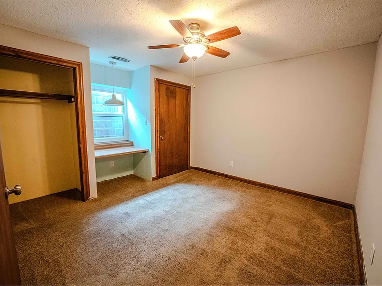 225 Parker Dr — Photo 33