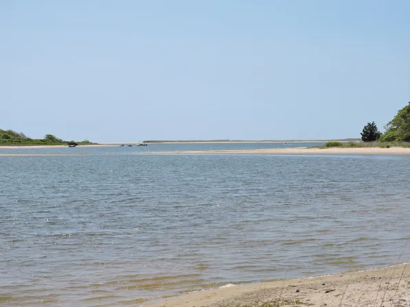 160 Plum Bush Point Rd, West Tisbury, MA 02575