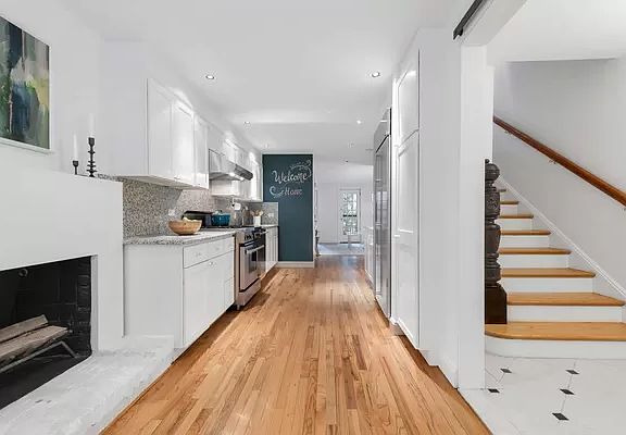 4th image of 314 E 81st St