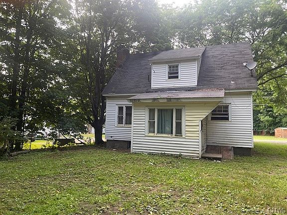 4th image of 18 Pierce Dr