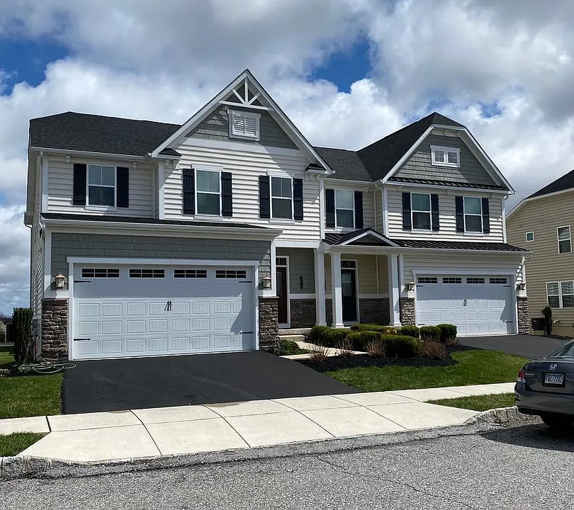 206 Crossing Way