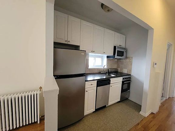 3rd image of 338 E 22nd St #4X