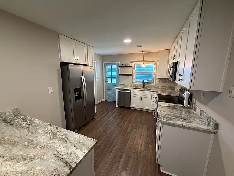 115 Burlington Ave — Photo 3
