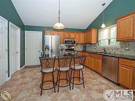 Kitchen w/ island