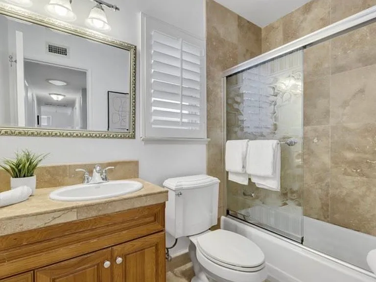 22300 Bassett St #MAIN — Photo 21