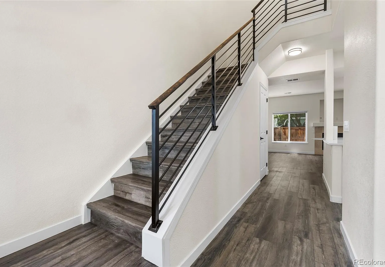 3 bed, 2.5 bath, 1328 sqft, $2,800 — Photo 3