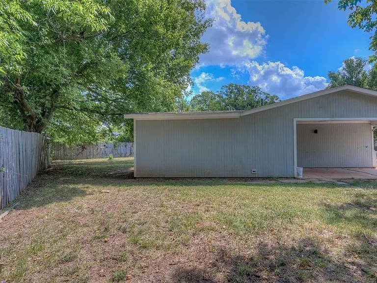 2804 Hood Dr — Photo 2