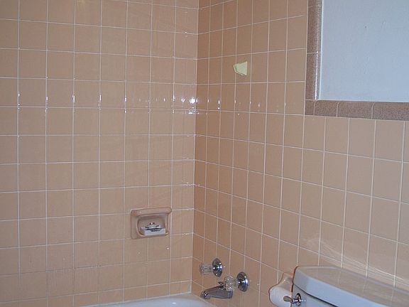 4th image of 4608 Lake Park Dr