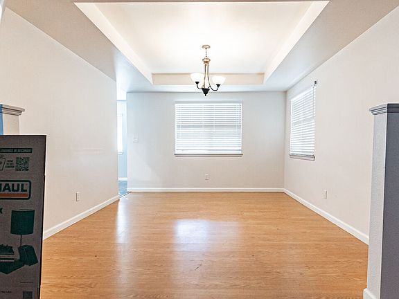 5th image of 26665 Lakeview Dr