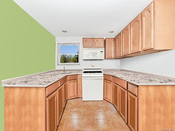 5th image of 526 Underhill Ave