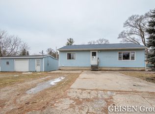 775 Oak Dr, Greenville, MI
