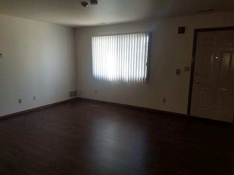 W171S7576 Lannon Dr — Photo 3