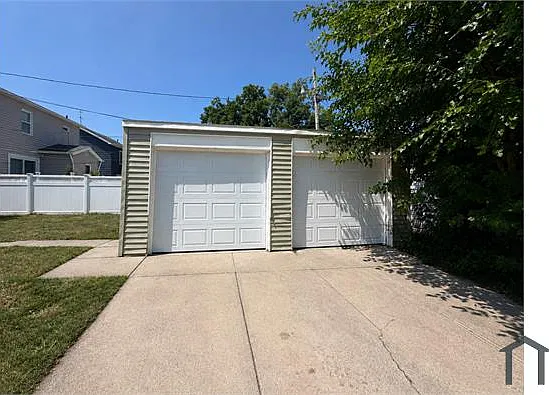 13827 Thornhurst Ave — Photo 12