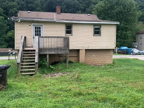 10 Brown St, Avella, PA 15312