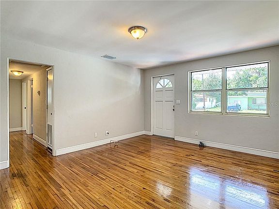 3rd image of 153 Oakwood Dr