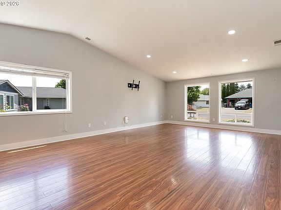 5th image of 2031 SW Oleander St