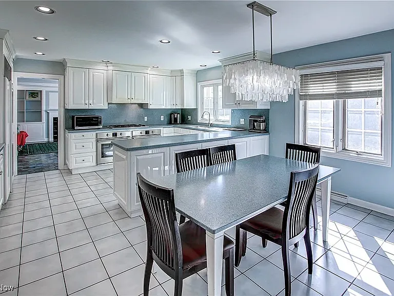 18220 Parkland Dr — Photo 5
