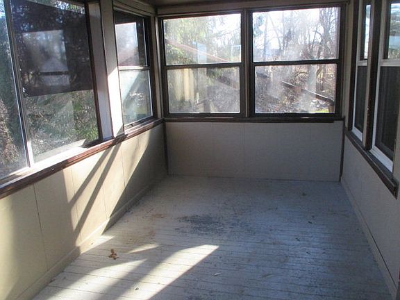 5th image of 220 Lee Ave