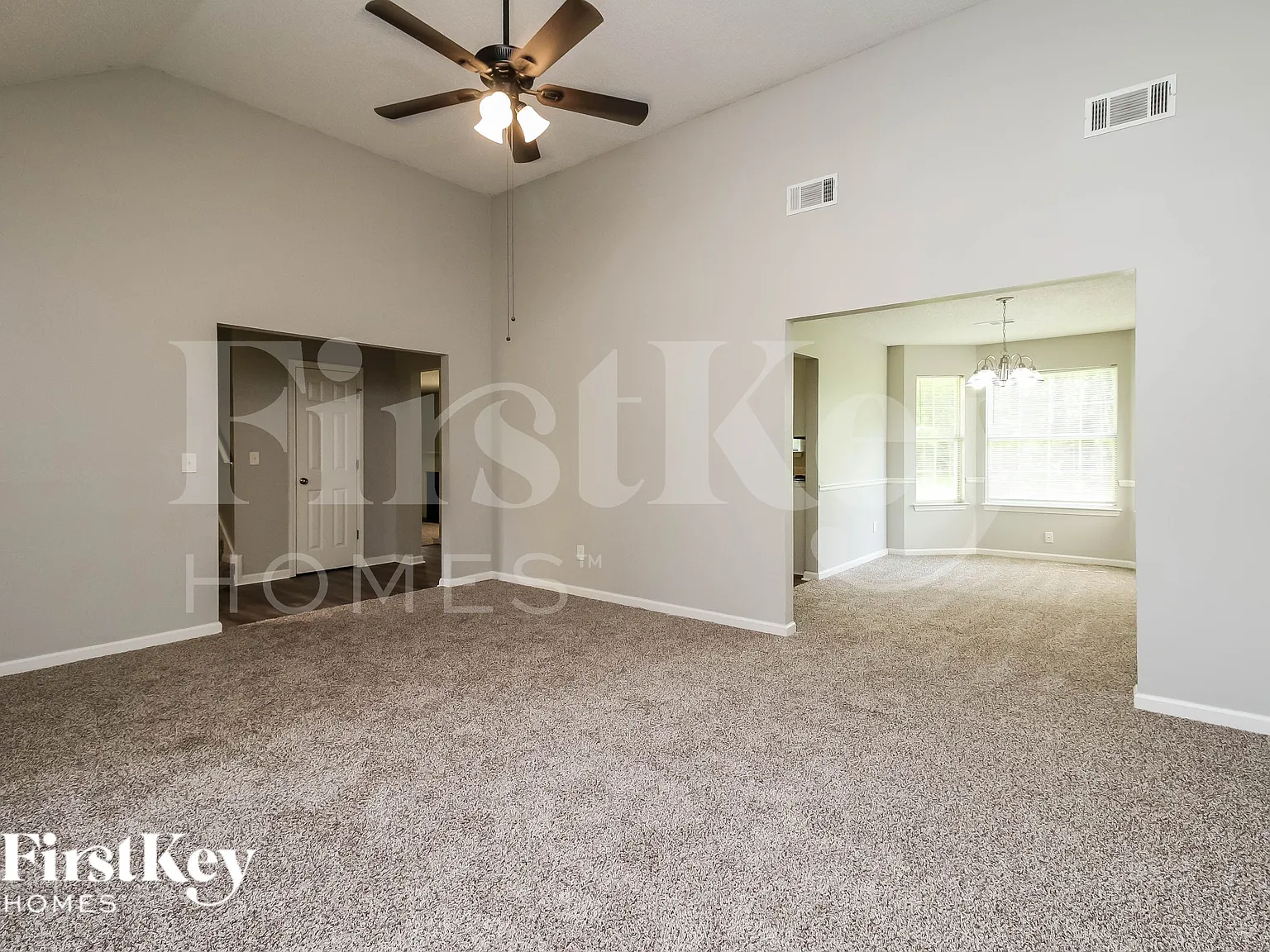 3 bed, 2.5 bath, 2160 sqft, $2,070 — Photo 3