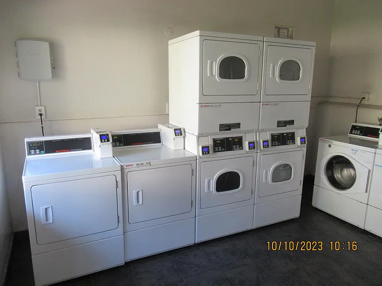 1030 W Macarthur Blvd #154 — Photo 33
