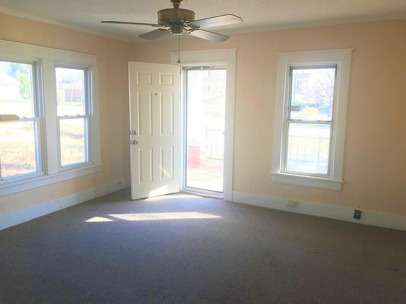 2nd image of 300 Maplewood Trce