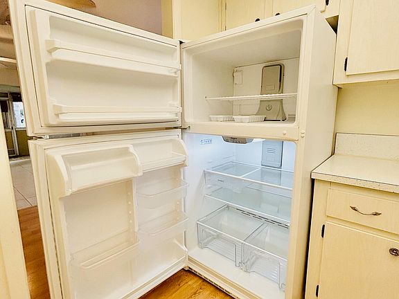 5th image of 2545 Dudley Drive W #L