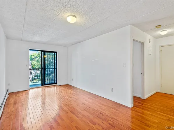 147-45 Barclay Avenue image 9 of 14