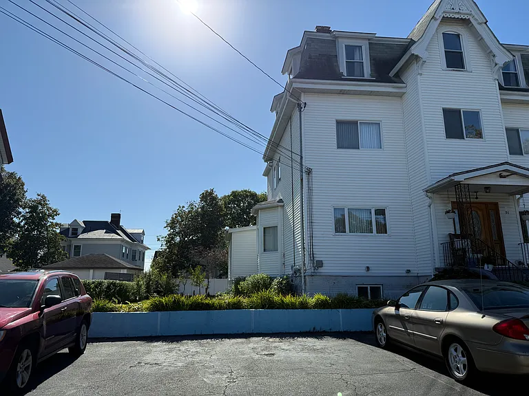 91 Webster St #2R — Photo 2