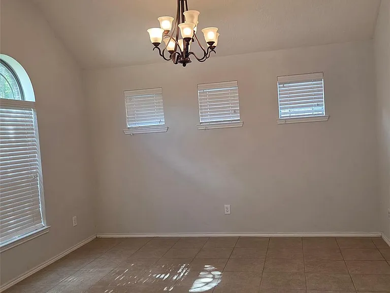 219 Golden Grain Dr — Photo 2