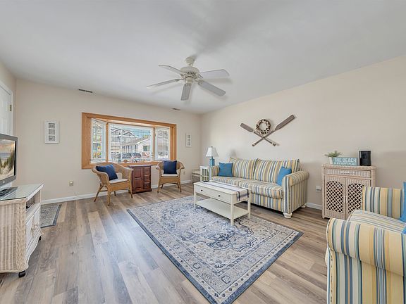 5th image of 108 W Syracuse Ave