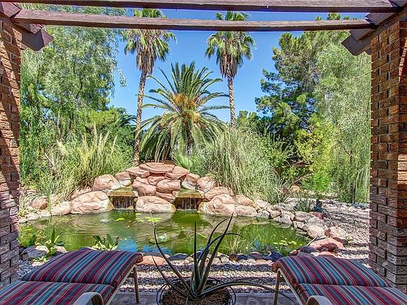 2nd image of 2902 La Mesa Dr