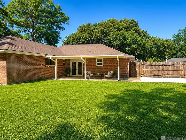 431 Gloria Dr — Photo 4