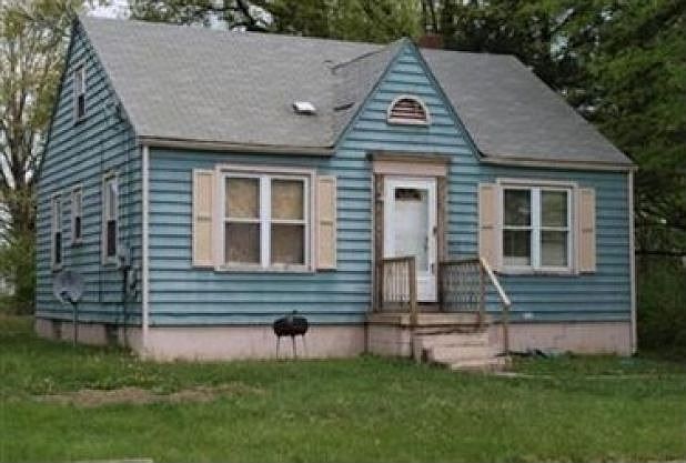 2nd image of 672 5th St SW