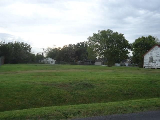 1st image of 8409 Woodward St