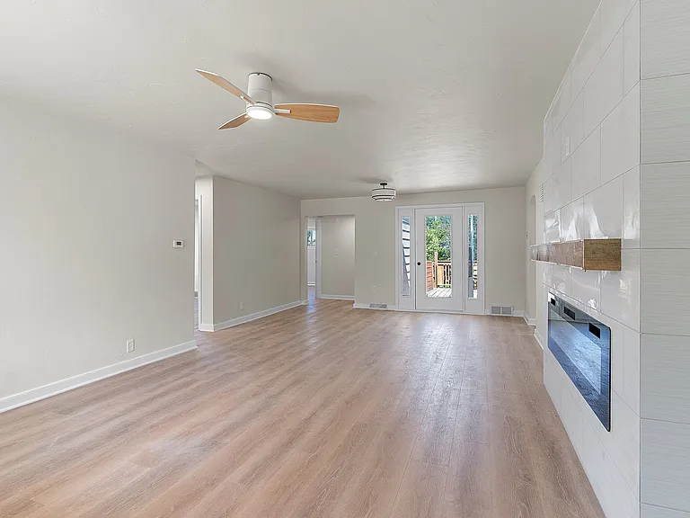418 S Mill St — Photo 11