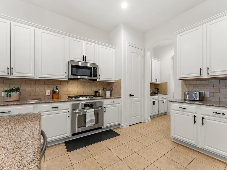 1478 Cambridge Dr — Photo 7