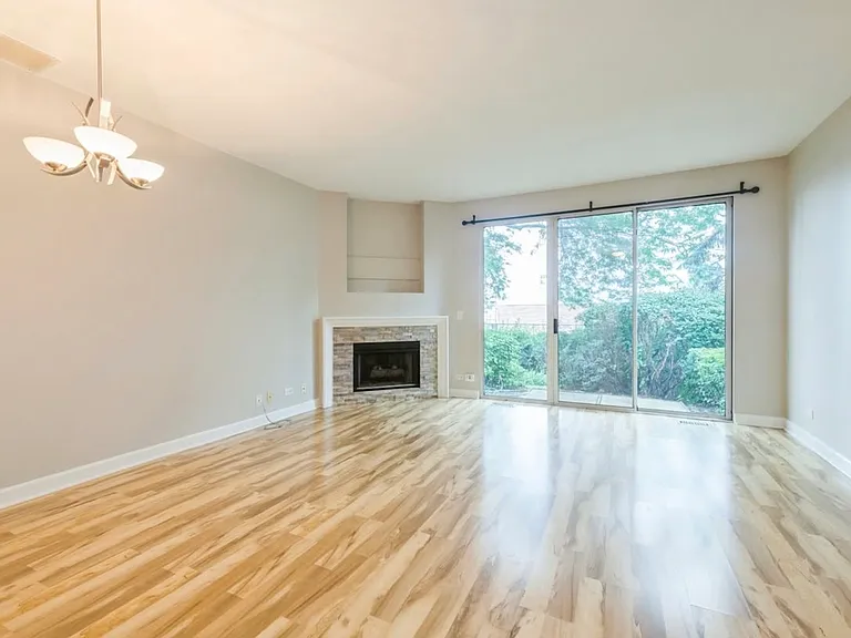 533 Woodhaven Dr #533 — Photo 4