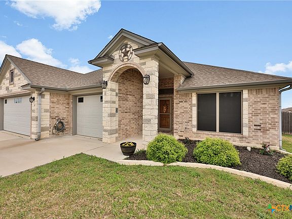 2nd image of 605 Willow Dr
