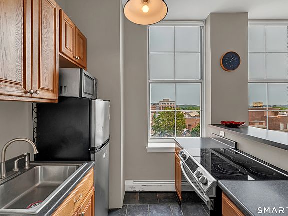 4th image of 124 Court Street #401