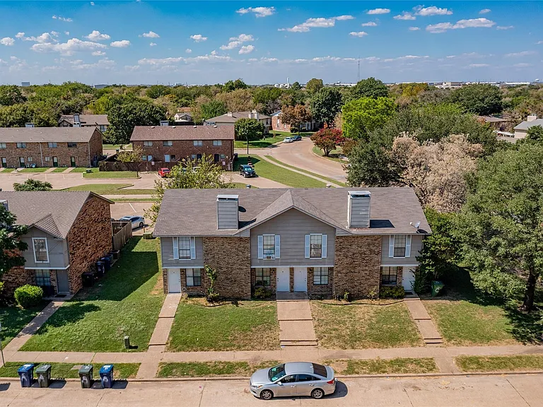 2813 Wimbledon Ct #D — Photo 1