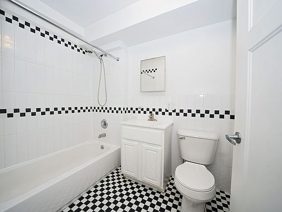 5th image of 960 Willoughby Ave APT G2