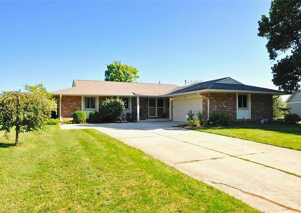 1st image of 40 Village Ct
