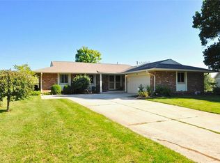 40 Village Ct, Zionsville, IN 46077