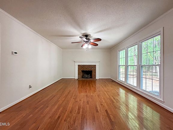4th image of 2408 White Oak Cir
