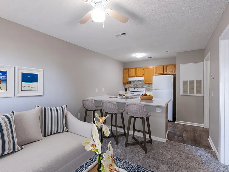 Sharon Pointe Apartment Homes — Photo 2