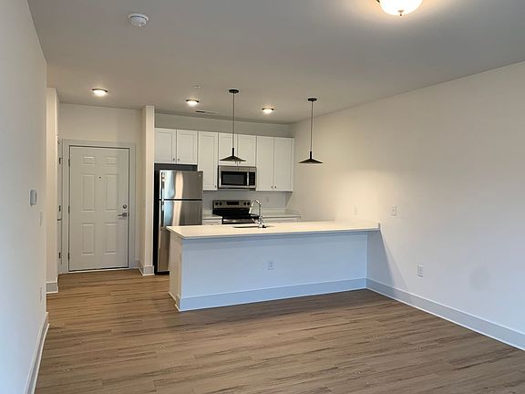 2nd image of 3515-302 Markland Dr