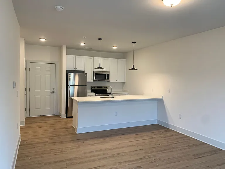 3515-204 Markland Dr — Photo 2